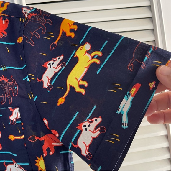 NWT Disney The Lion King Pride Lands Art Woven Button-Up Medium size - Picture 6 of 13